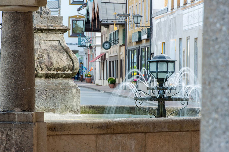 Brunnen im Ortskern von Prien.